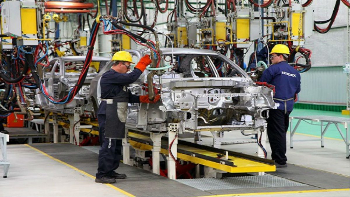 Una compañía automovilística fabrica autos nuevos que parecen sacados directamente de la década de 1960